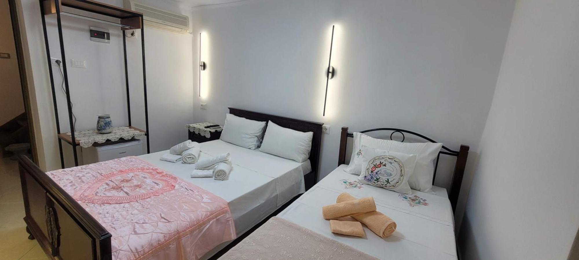 Guest House Emily Gjirokaster Ngoại thất bức ảnh