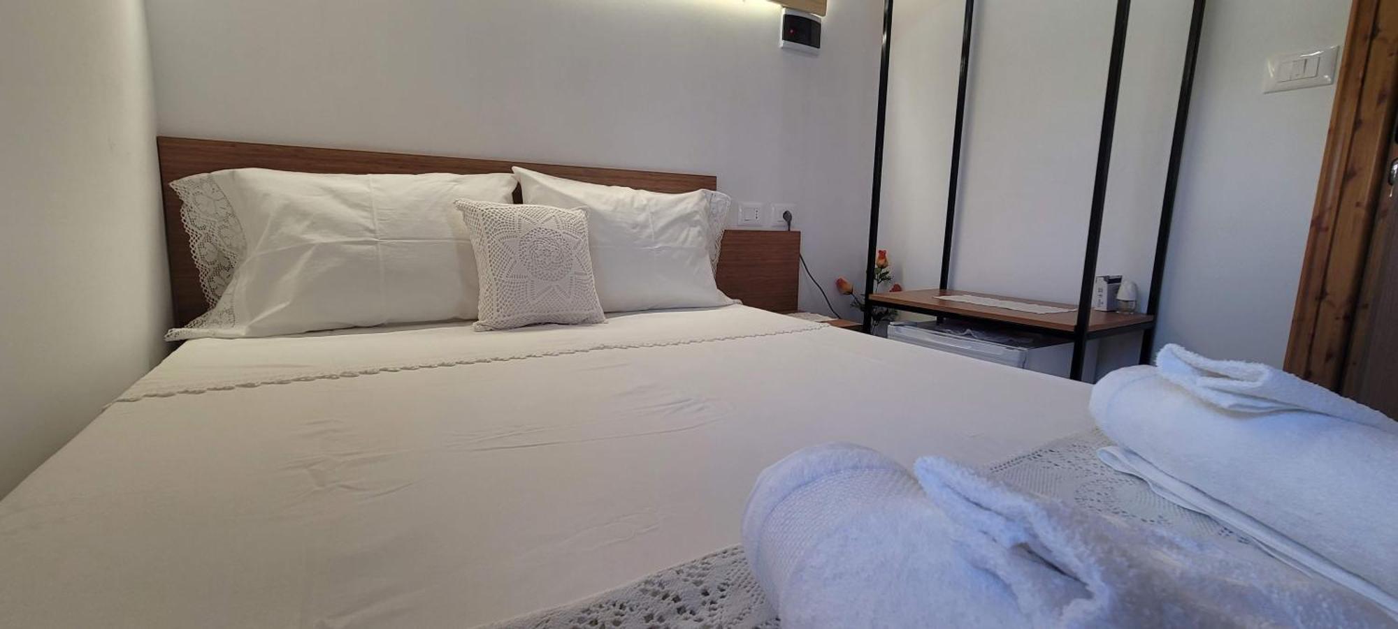 Guest House Emily Gjirokaster Ngoại thất bức ảnh