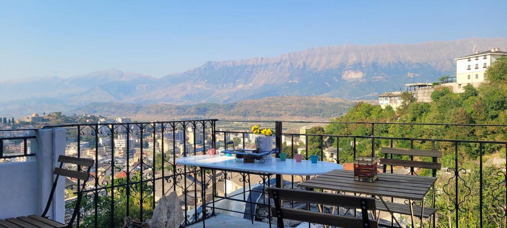 Guest House Emily Gjirokaster Ngoại thất bức ảnh