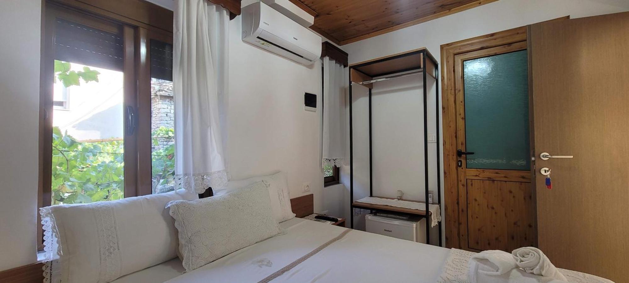 Guest House Emily Gjirokaster Ngoại thất bức ảnh