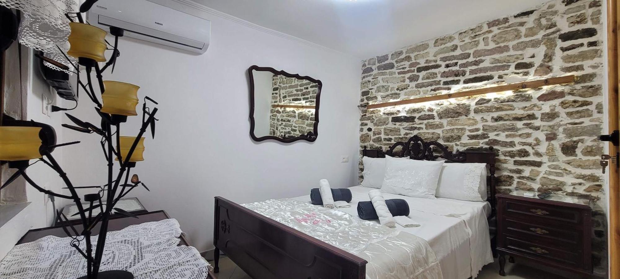 Guest House Emily Gjirokaster Ngoại thất bức ảnh