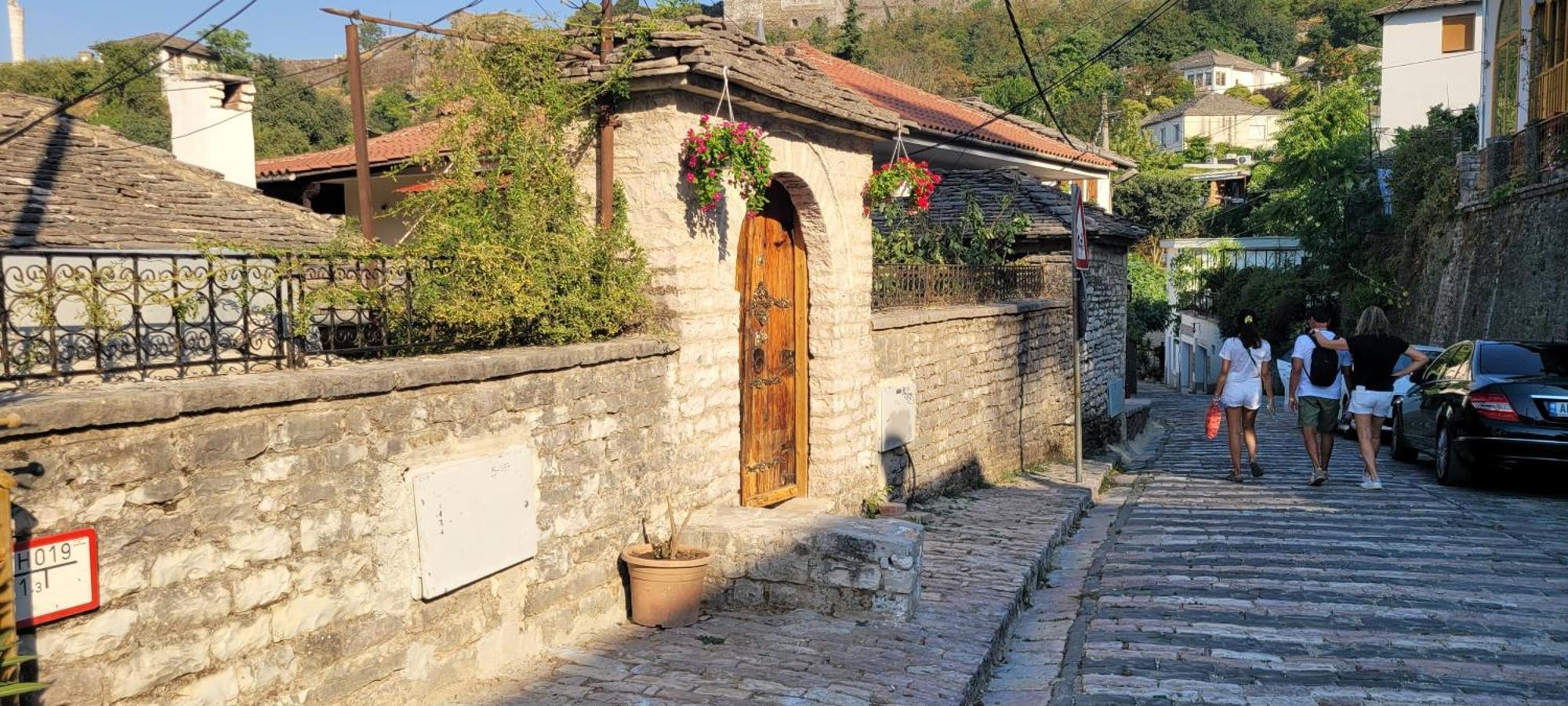 Guest House Emily Gjirokaster Ngoại thất bức ảnh